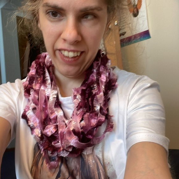 Necklaces with lots os layers and fringe - Picture 4 of 5